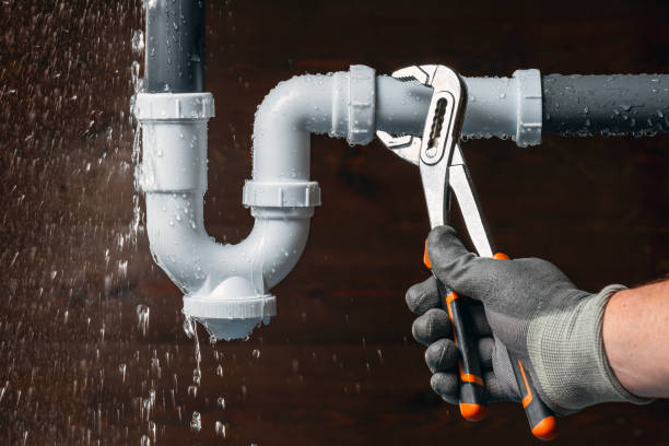 Professional Leak Detection technician working in Norwood, OK
